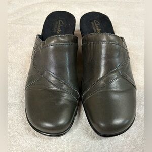 Clark’s Bendables Women’s Dark Grey Slip On Leather Clogs Size 8